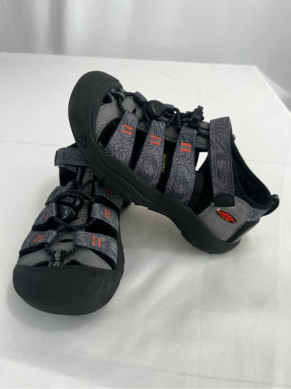 Keen Newport H2 Sport Sandals Kids 13 Gray and Black Closed-Toe 1026268